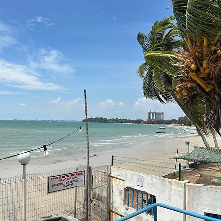 Comfy Beachfront View at Seri Bulan Condominium Teluk Kemang Beach Port Dickson Bagian luar foto
