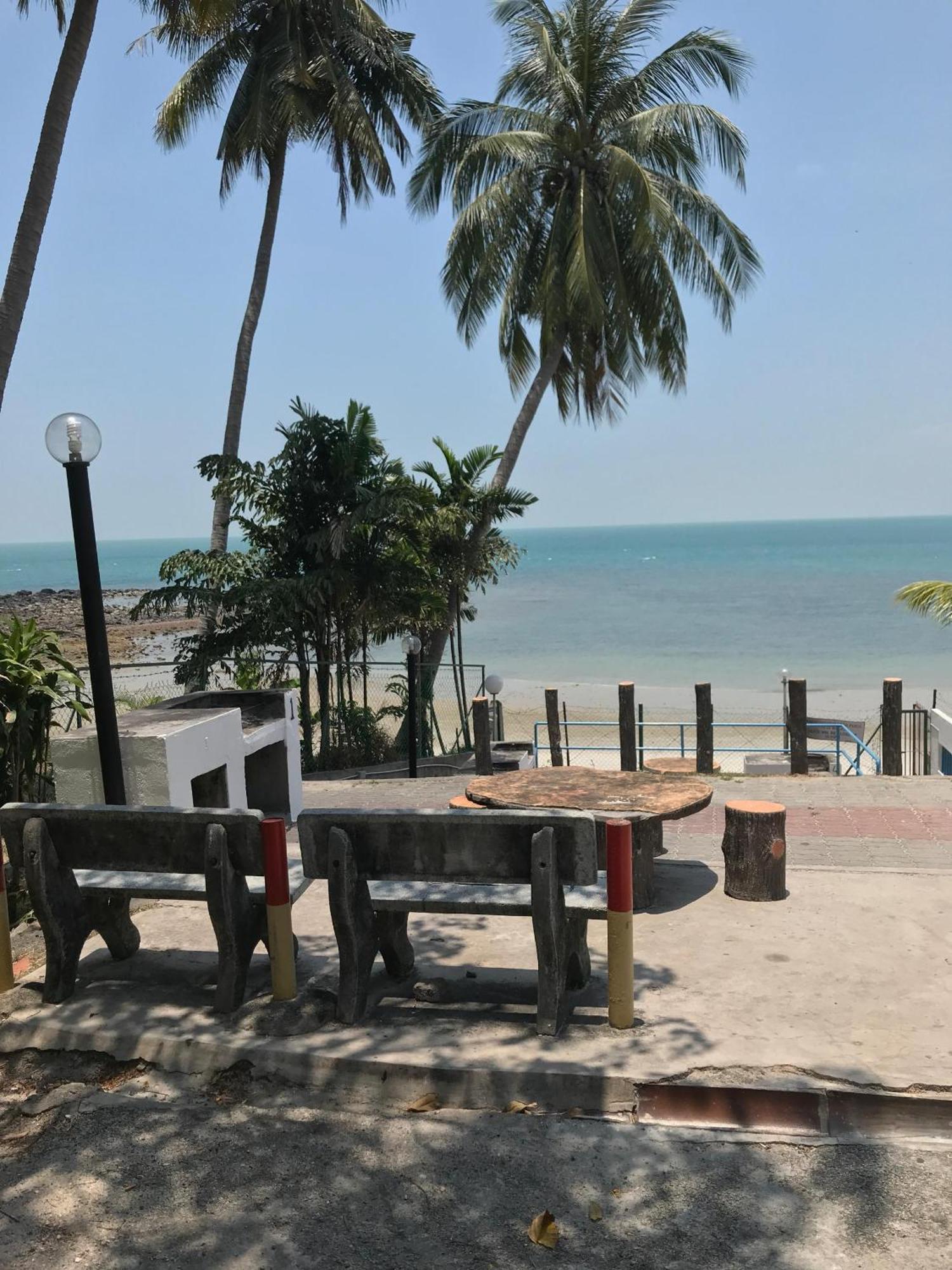 Comfy Beachfront View at Seri Bulan Condominium Teluk Kemang Beach Port Dickson Bagian luar foto