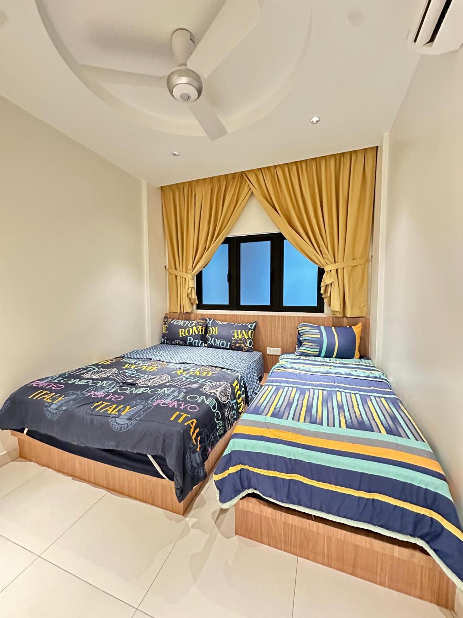 Comfy Beachfront View at Seri Bulan Condominium Teluk Kemang Beach Port Dickson Bagian luar foto