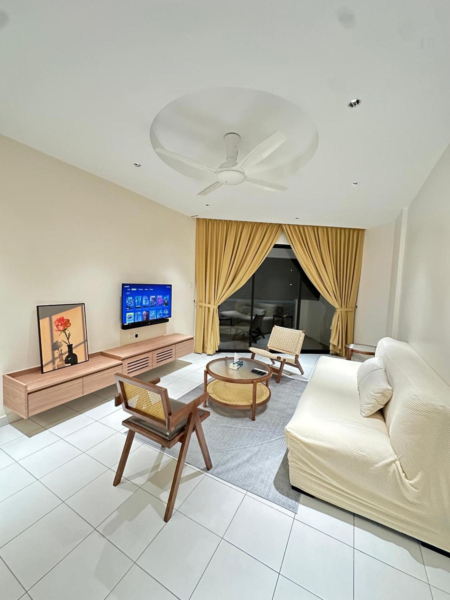 Comfy Beachfront View at Seri Bulan Condominium Teluk Kemang Beach Port Dickson Bagian luar foto