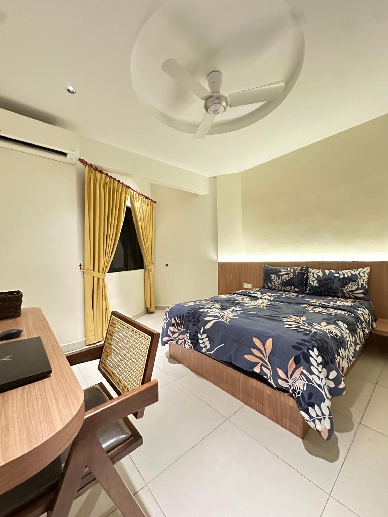 Comfy Beachfront View at Seri Bulan Condominium Teluk Kemang Beach Port Dickson Bagian luar foto